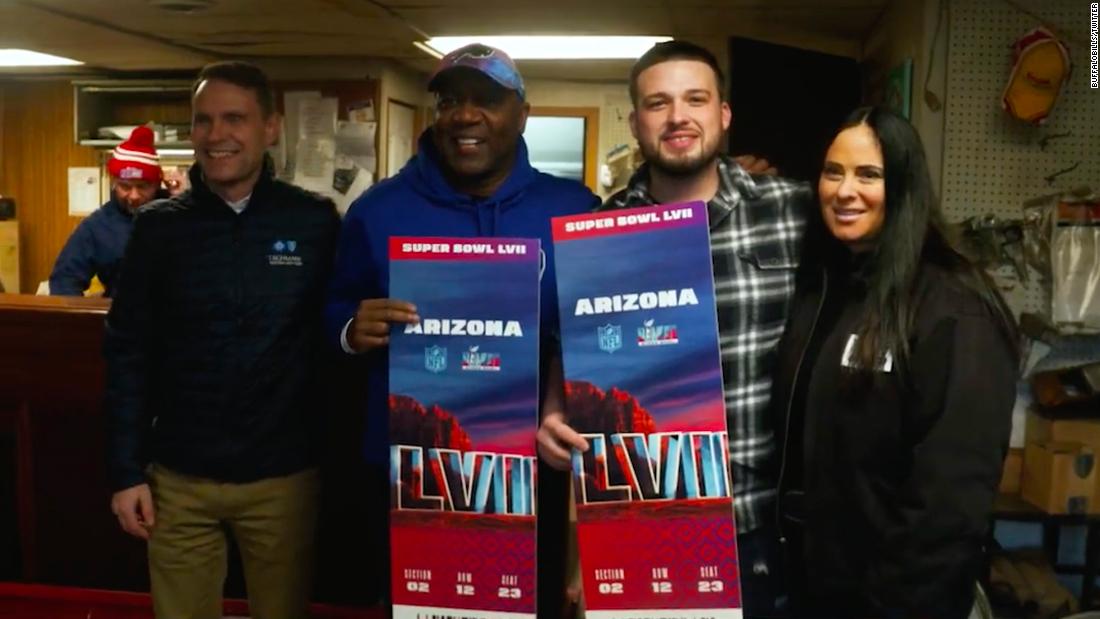 new-york-man-who-broke-into-a-school-to-shelter-more-than-20-people-from-deadly-blizzard-is-awarded-super-bowl-tickets-by-the-buffalo-bills