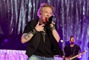 axl-rose-will-stop-tossing-mic-after-a-fan-was-reportedly-injured