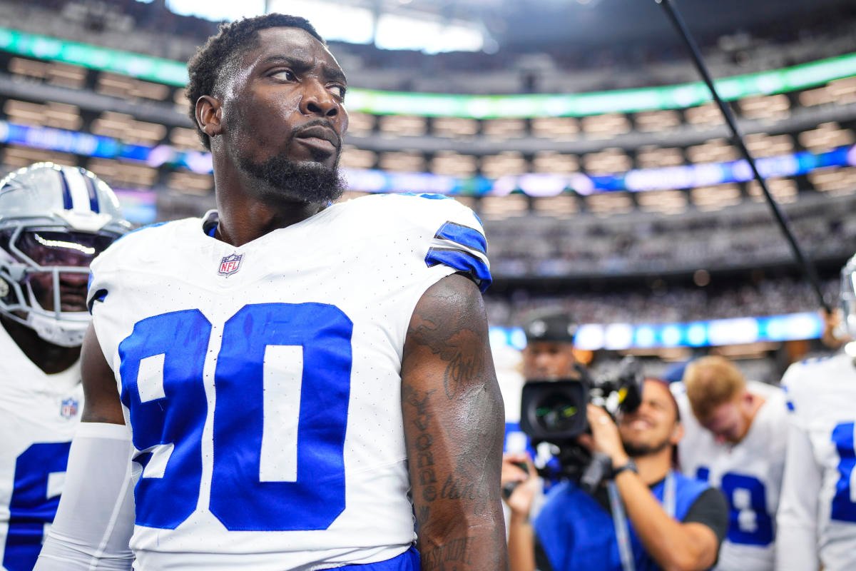 cowboys-de-demarcus-lawrence-likely-headed-to-ir,-out-4-8-weeks-with-foot-injury