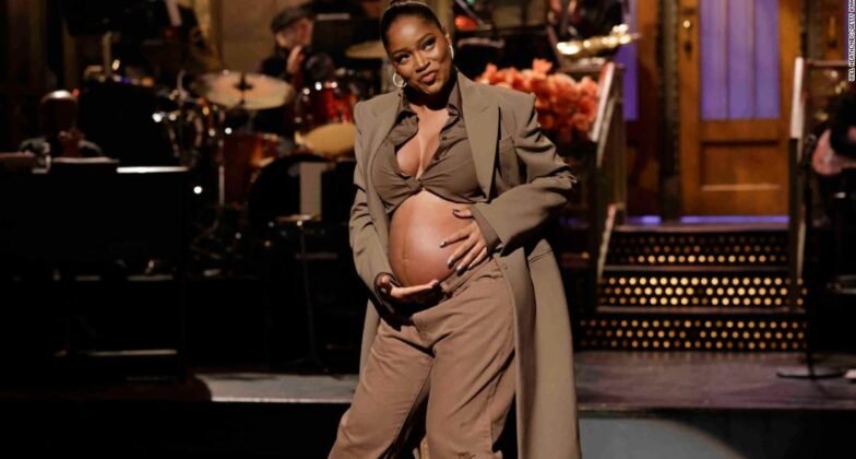 keke-palmer-reveals-baby-bump-as-part-of-her-‘saturday-night-live’-opening-monologue