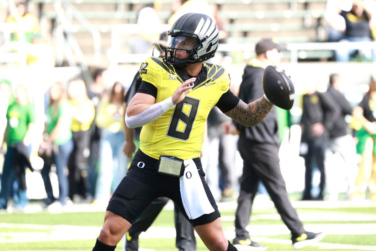 oregon’s-dillon-gabriel-moves-into-2nd-place-on-ncaa’s-all-time-td-pass-list