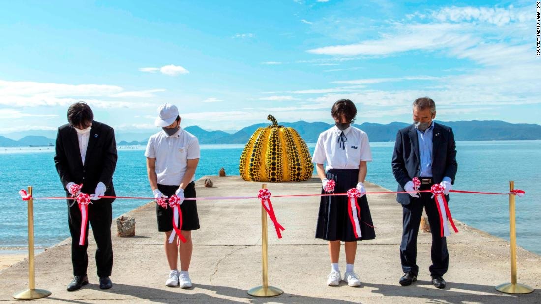 yayoi-kusama’s-yellow-pumpkin-sculpture-is-back-on-naoshima-island,-japan