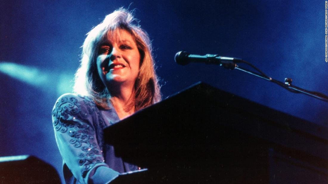 christine-mcvie’s-music:-5-songs-to-listen-to-in-her-honor