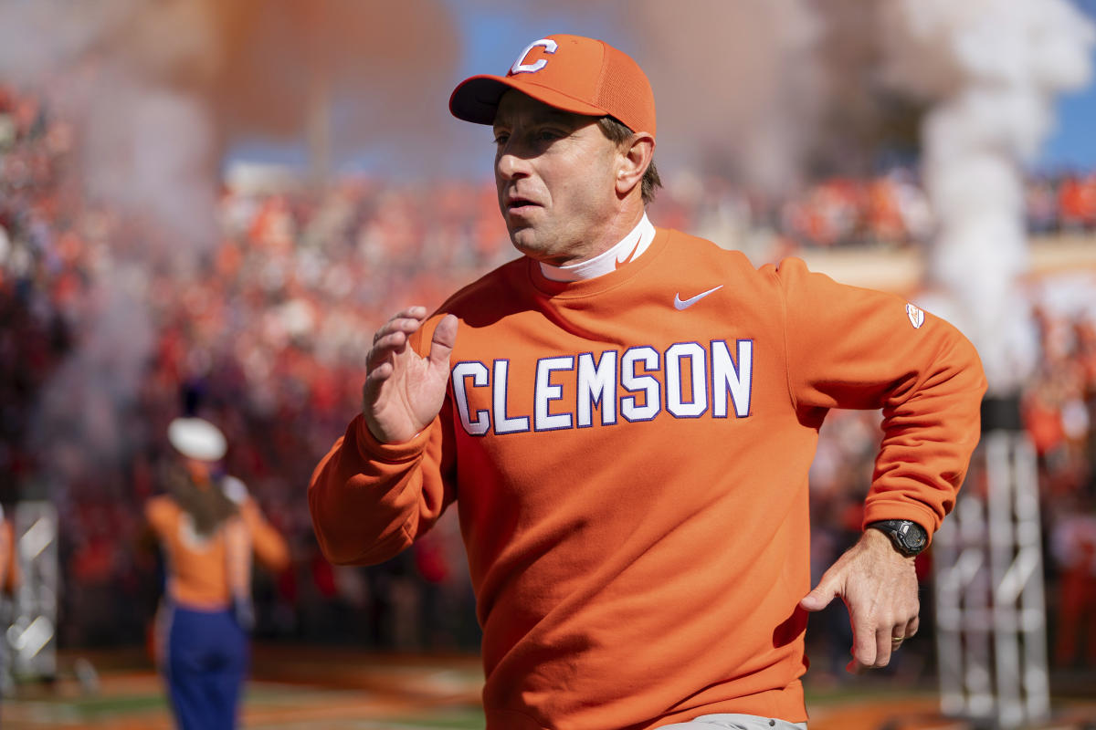 clemson-finally-takes-transfer-player-under-dabo-swinney,-gets-commitment-from-receiver-tristan-smith