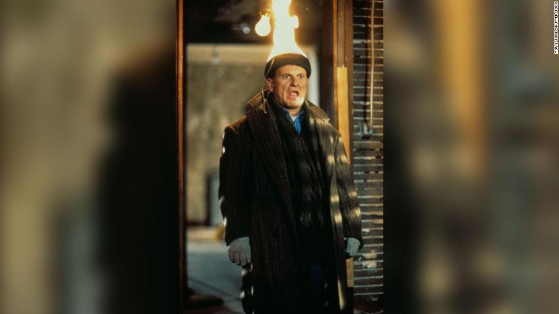 joe-pesci-says-playing-harry-in-the-‘home-alone’-films-came-with-some-‘serious’-pain