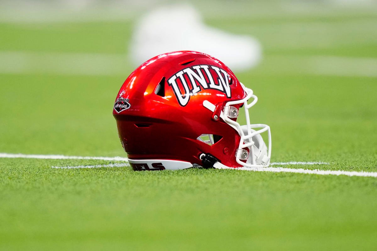 no.-24-unlv-executes-novel-fake-punt-to-perfection-in-la-bowl