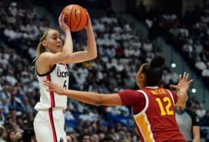 no-4-uconn’s-furious-comeback-falls-short-in-72-70-loss-to-juju-watkins,-no.-7-usc