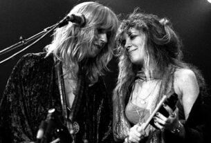 inside-christine-mcvie’s-and-stevie-nicks’-decades-long-friendship