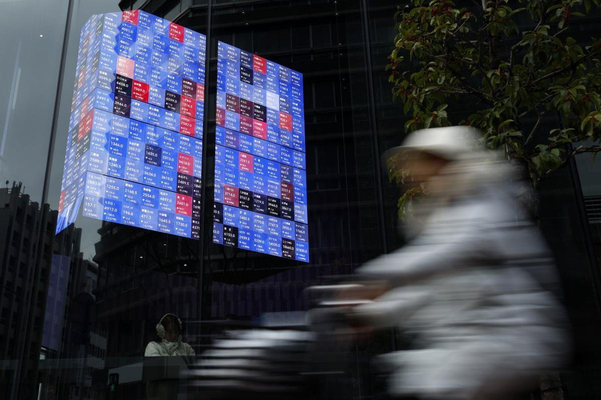 japan-tech-selloff-extends-as-deepseek-pressures-ai-stocks