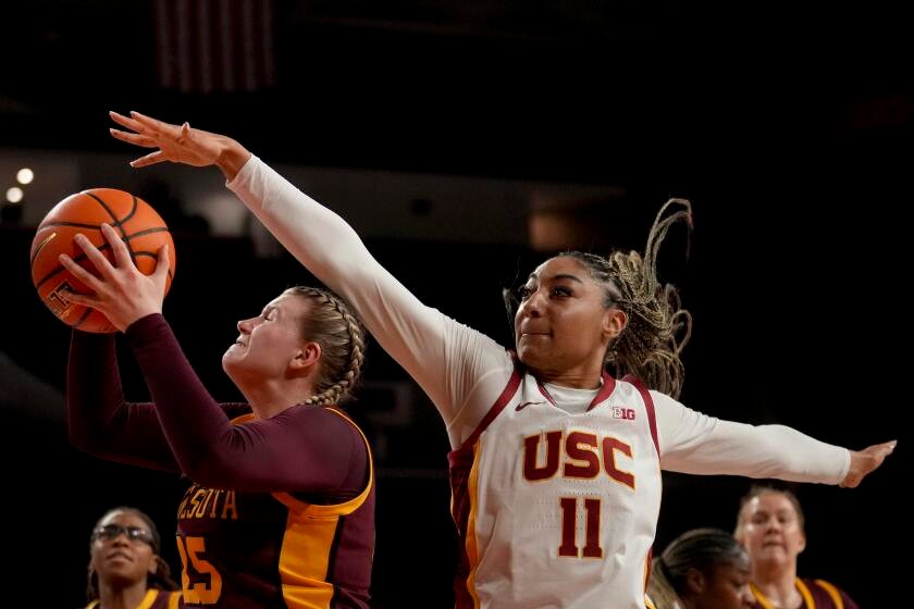 no.-4-usc-overcomes-juju-watkins-at-her-worst-in-win-over-minnesota