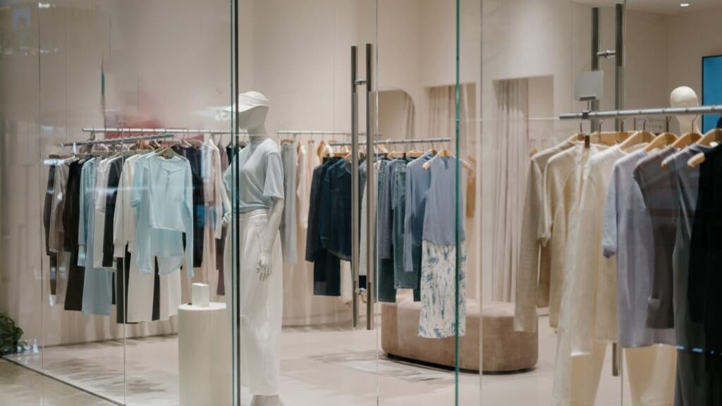 record-$4.1-billion-retail-buying-spree:-what-this-market-recovery-means-for-your-portfolio