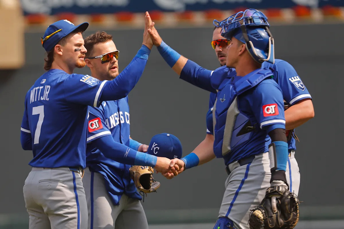 maikel-garcia's-rbi-single-in-10th-helps-royals-avoid-sweep-with-2-1-victory-over-twins