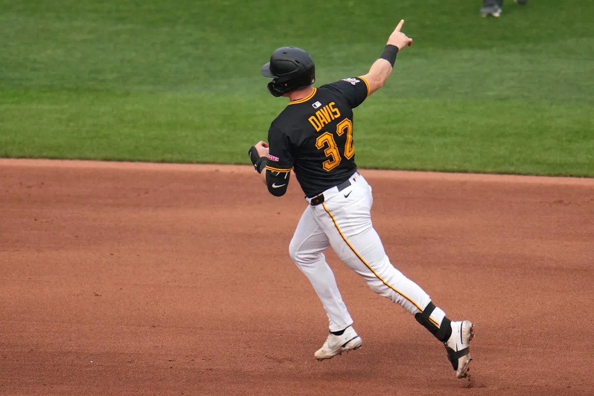 henry-davis'-second-home-run-in-as-many-days-lifts-pirates-to-a-2-1-victory-over-sliding-phillies