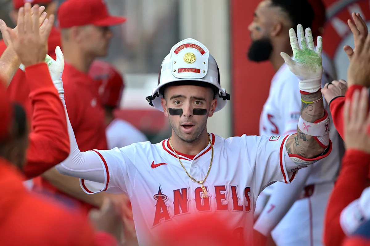 injury-to-angels-shortstop-zach-neto's-throwing-shoulder-does-not-appear-to-be-serious