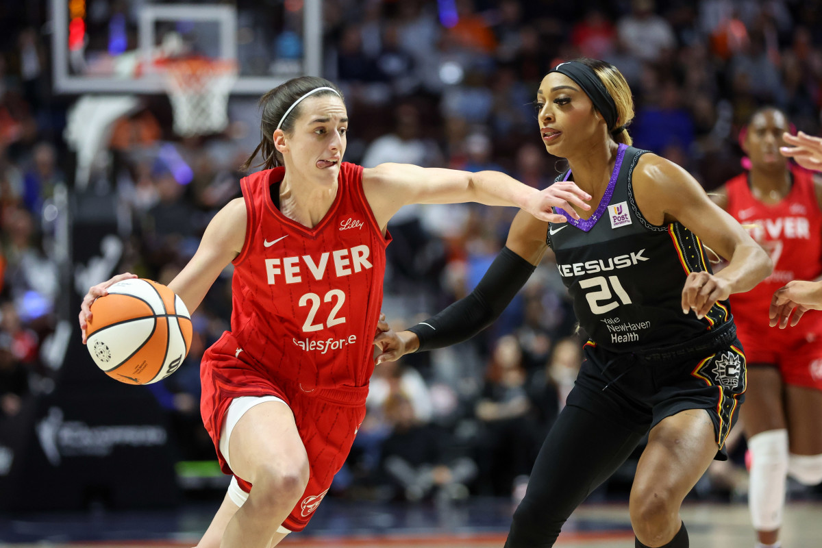 caitlin-clark-turns-heads-during-indiana-fever-practice-on-monday