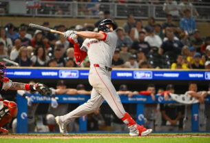 twins-top-red-sox-5-4-on-2-run-single-in-9th-by-brooks-lee-after-90-minute-rain-delay