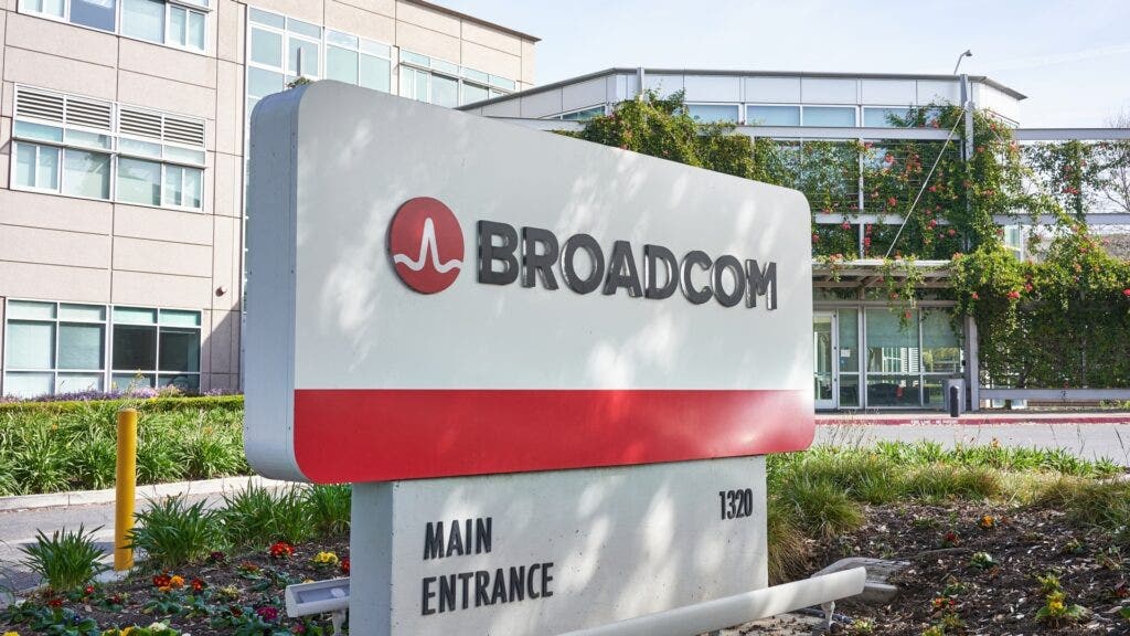broadcom-expands-lloyds-banking-deal-to-power-massive-digital-overhaul