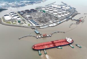 oil-prices-settle-lower,-us-economic-concerns-outweigh-fed-rate-cut