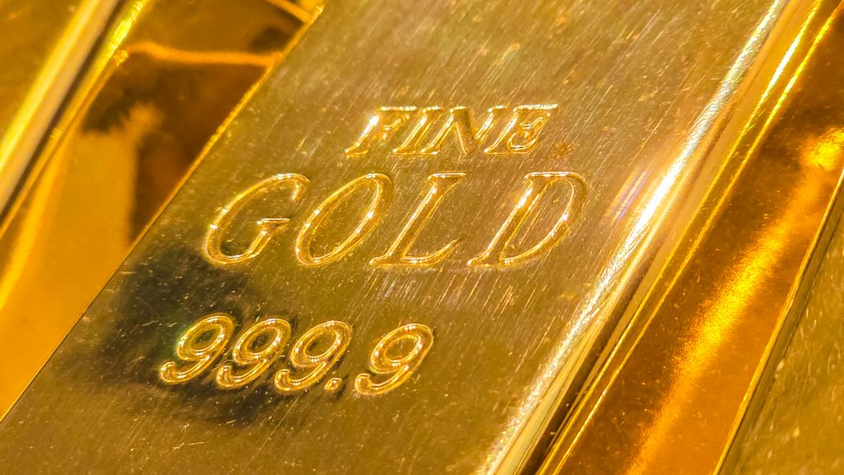 gold-soars-above-$4,000-as-etfs-see-strongest-quarter-on-record