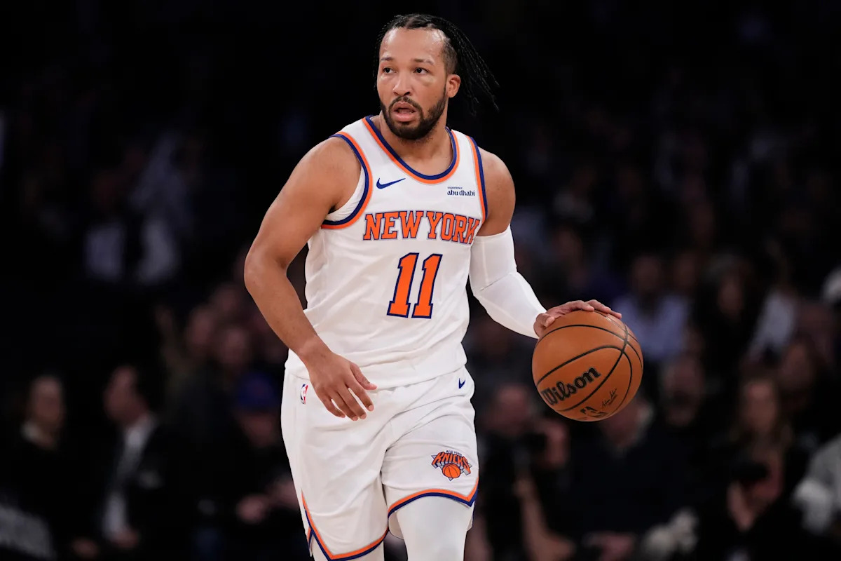 knicks'-jalen-brunson-has-sprained-right-ankle,-will-miss-at-least-1-game,-ap-source-says