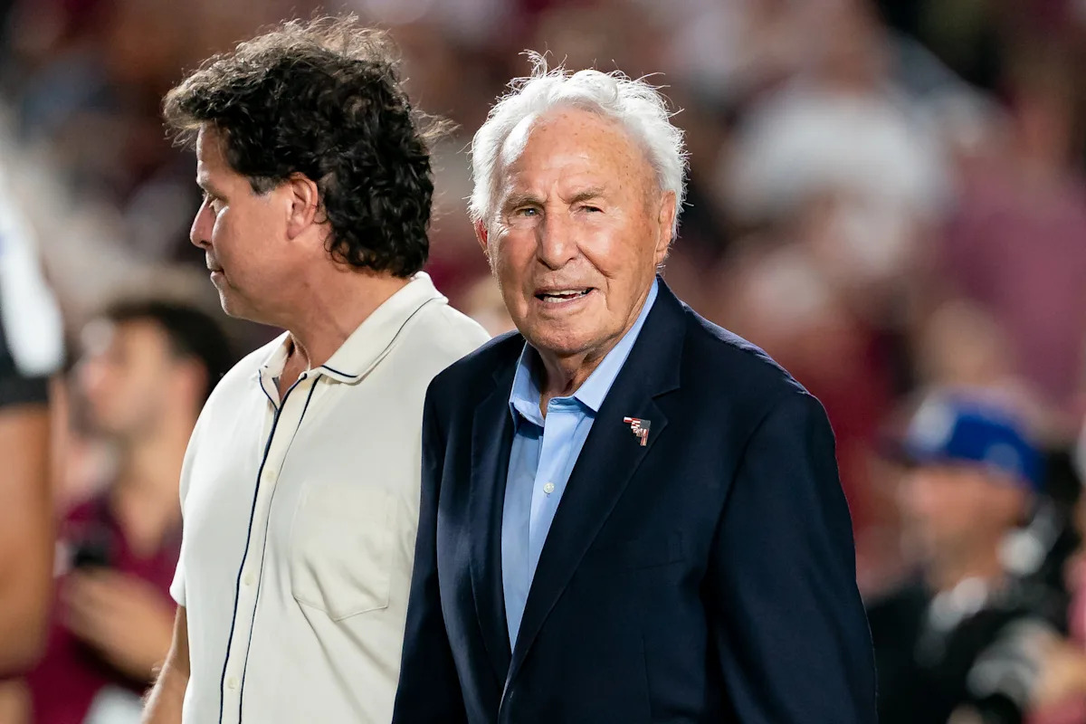 lee-corso-does-not-appear-to-be-enjoying-retirement-from-espn's-college-gameday:-'it-sucks'