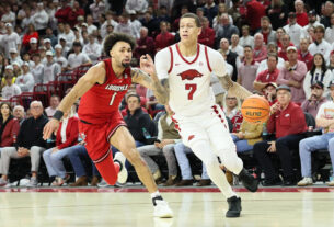 louisville-basketball-unable-to-rebound-from-sloppy-half-vs-arkansas