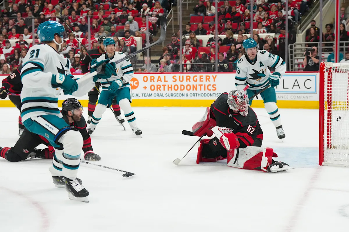 sharks-4,-hurricanes-1