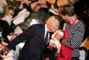 us.-fertility-rate-last-year-close-to-record-low-in-2023,-cdc-says