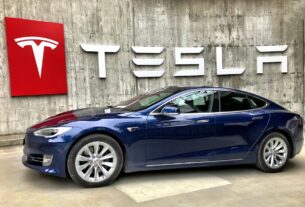 jim-cramer-says-“tesla’s-transitioning-from-auto-company-to-tech-company”