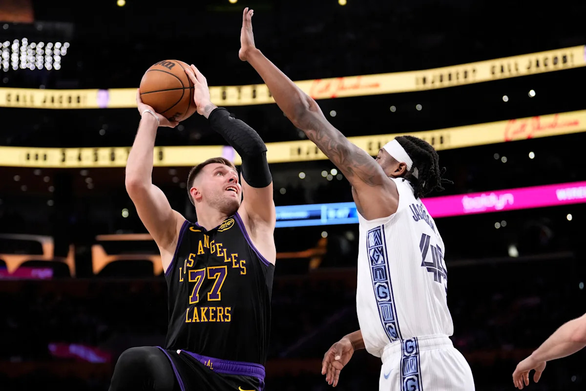 doncic-and-james-score-30+-each-for-1st-time-this-season-in-lakers'-128-121-win-over-grizzlies