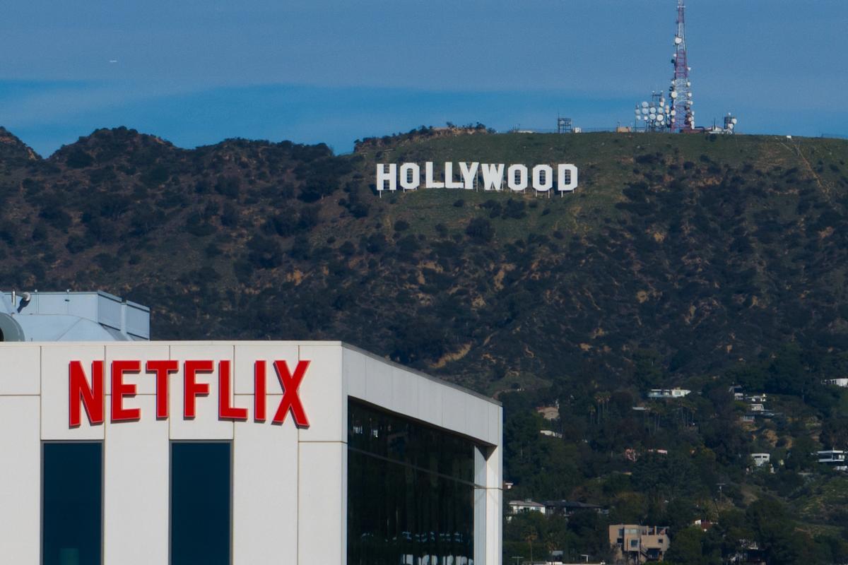 netflix-delivers-solid-4th-quarter,-but-stock-sinks-amid-worries-about-slowing-subscriber-growth
