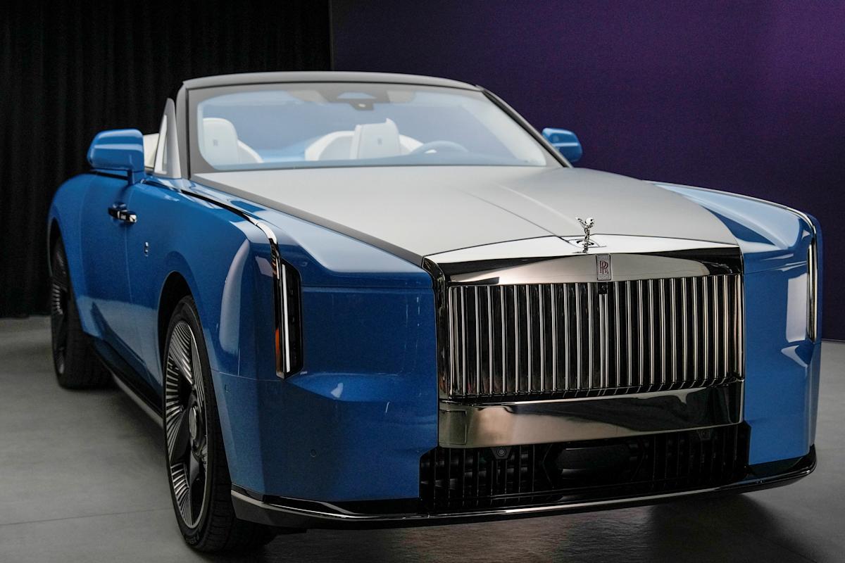 rolls-royce-nightingale-is-a-$5-million-limited-edition-ev,-and-it’s-already-sold-out