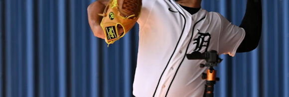 detroit-tigers-call-up-reliever-burch-smith;-send-lefty-enmanuel-de-jesus-to-toledo