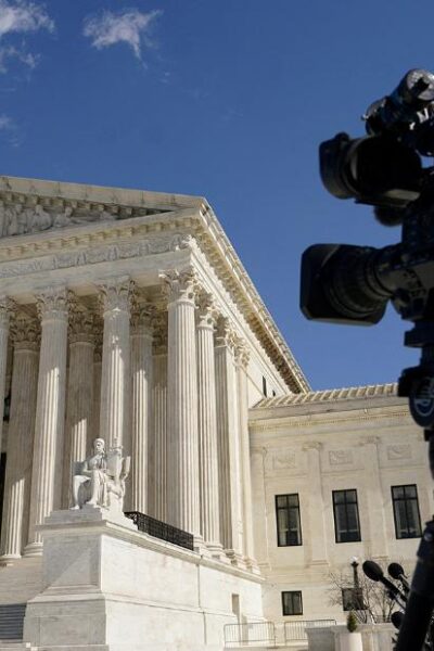 anti-abortion-doctors-urge-supreme-court-to-keep-mifepristone-restrictions-in-place