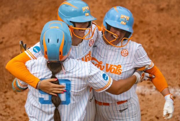 tennessee-softball-defeats-virginia-in-knoxville-regional