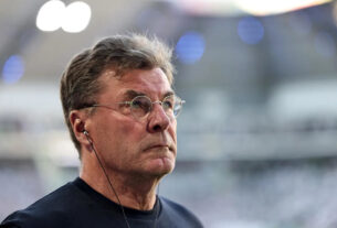 hecking-questions-early-red-card-for-maehle-as-wolfsburg-drop-out-of-bundesliga