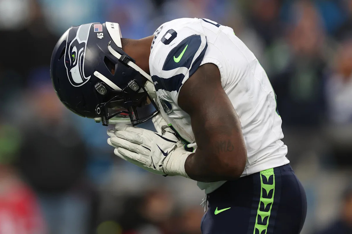 what-retirement?-demarcus-lawrence-shows-up-to-seahawks-otas