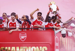 arsenal-fans-turn-streets-red-for-victory-parade