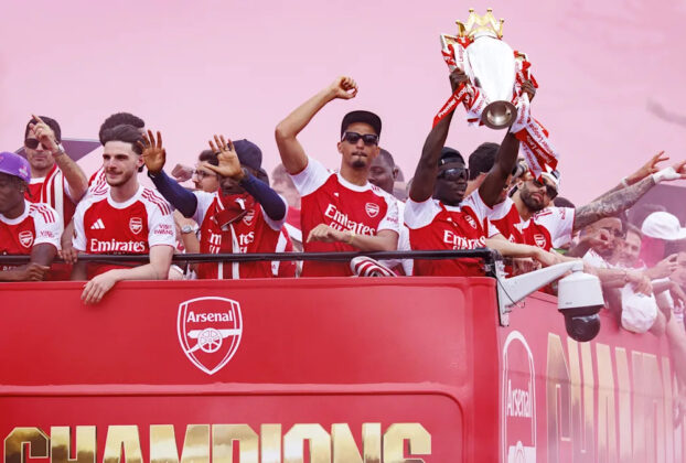 arsenal-fans-turn-streets-red-for-victory-parade