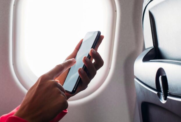 here’s-the-real-reason-to-turn-on-airplane-mode-when-you-fly