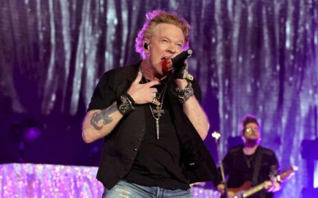 axl-rose-will-stop-tossing-mic-after-a-fan-was-reportedly-injured