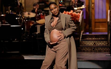 keke-palmer-reveals-baby-bump-as-part-of-her-‘saturday-night-live’-opening-monologue