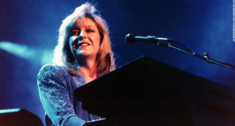 christine-mcvie’s-music:-5-songs-to-listen-to-in-her-honor