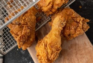 iconic-fast-food-fried-chicken-chain-closes-over-300-restaurants