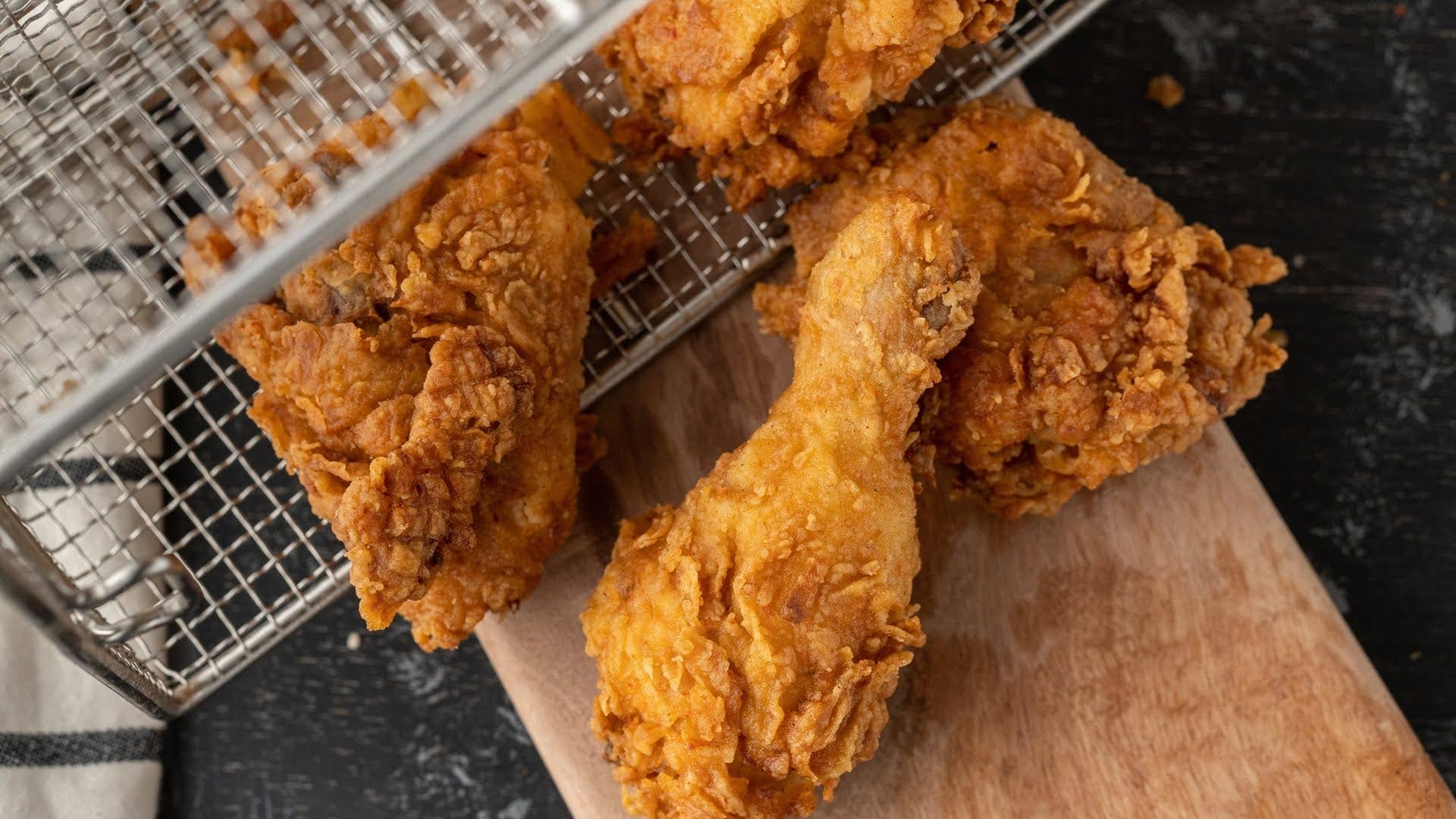 iconic-fast-food-fried-chicken-chain-closes-over-300-restaurants