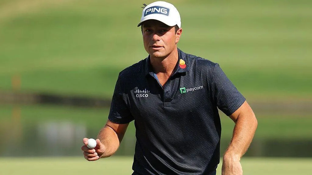 hovland-leads-tour-championship-as-scheffler-impress