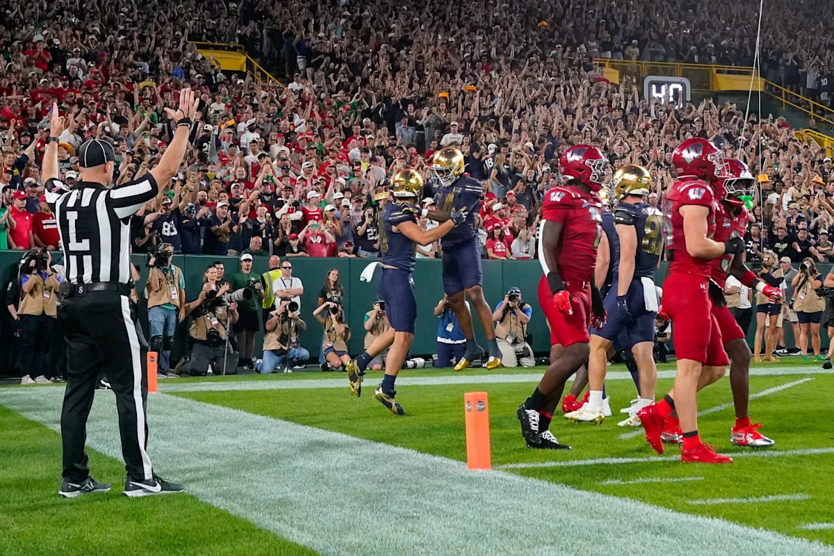 notre-dame's-flanigan-continues-family-tradition-by-delivering-at-lambeau