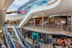 102-year-old-mall-retailer-quietly-closes-25-stores