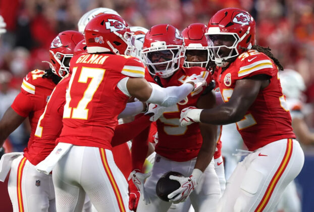 ‘genius…’-fans-in-awe-after-seeing-kansas-city-chiefs-use-unique-tactic-against-denver-broncos