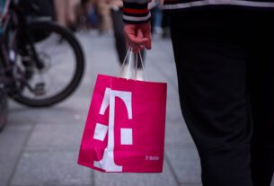 t-mobile-and-verizon-face-a-new-broadband-rival